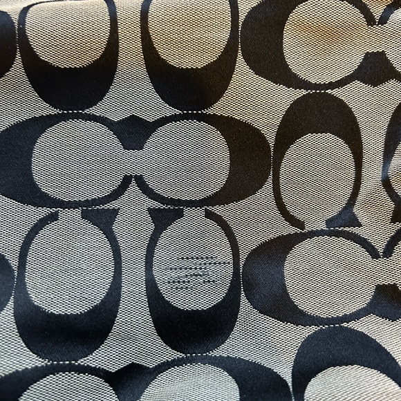 Authentic Coach ZOE handbag. Slightly used. Amazingly clean inside and outside. - Picture 3 of 8